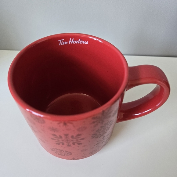 ❤️2/$20❤️ Tim‎ Hortons 2021 Christmas Snowflake Red Mug - Picture 2 of 5